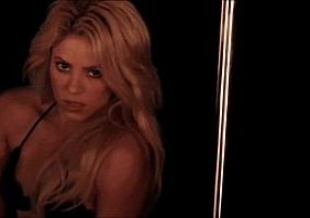 Shakira nua mostrando a buceta